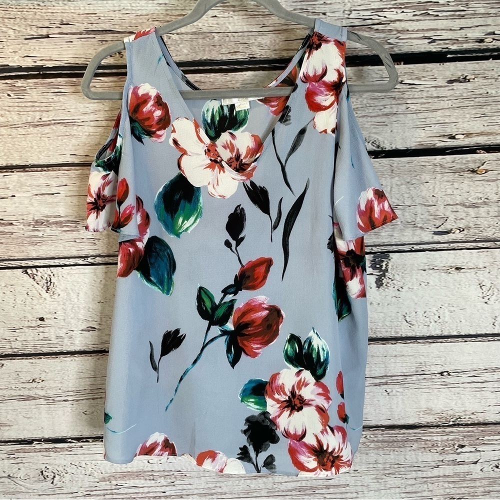 c&e Cold Shoulder Floral Blouse Size XS Lightweight Light Blue & Flowers